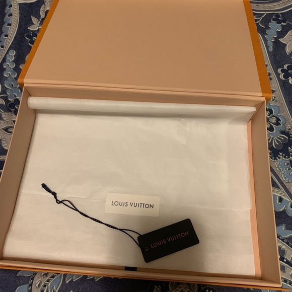 Box new - Picture 2 of 2